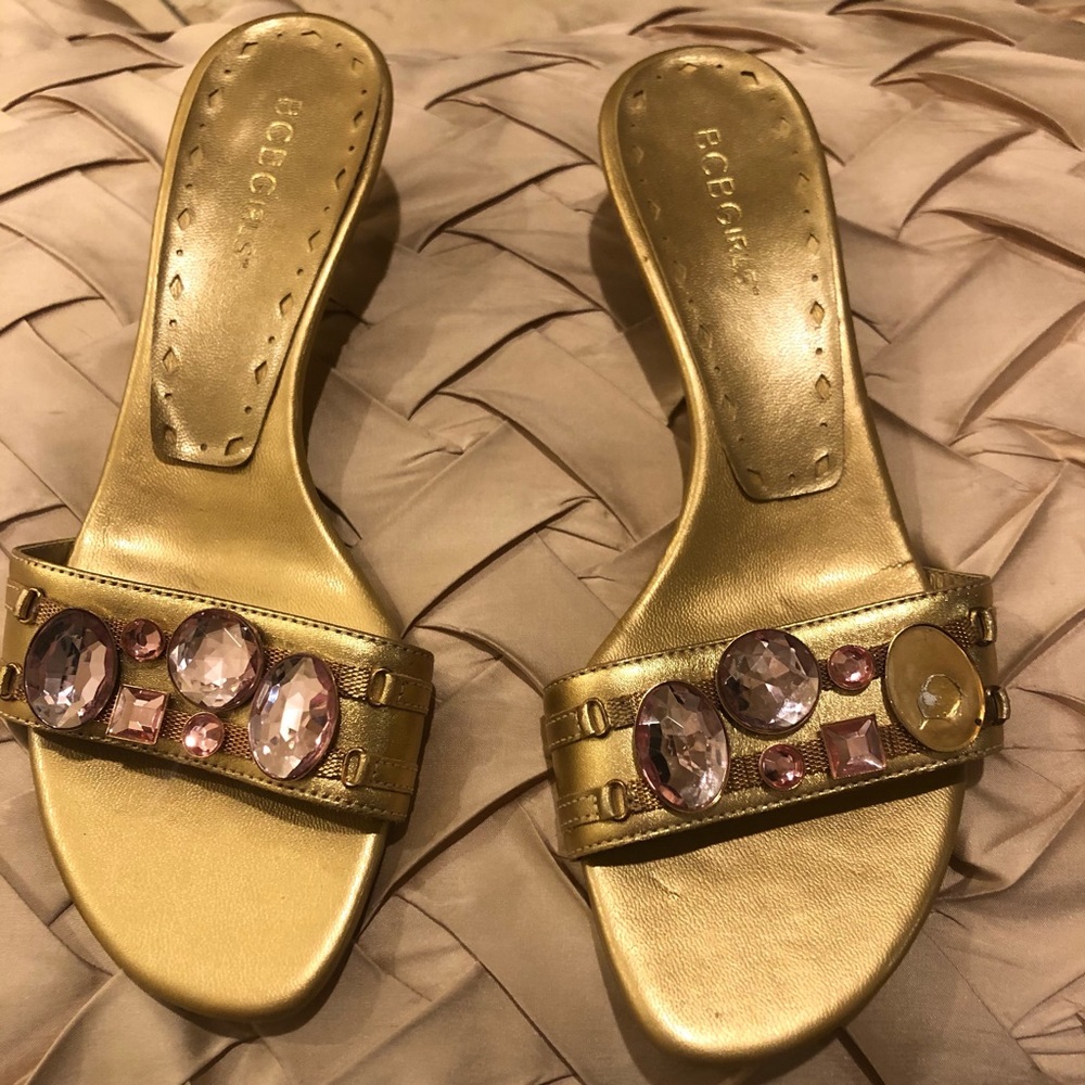 BCBG Gold Kitten heels. Size 6.5. Worn twice
